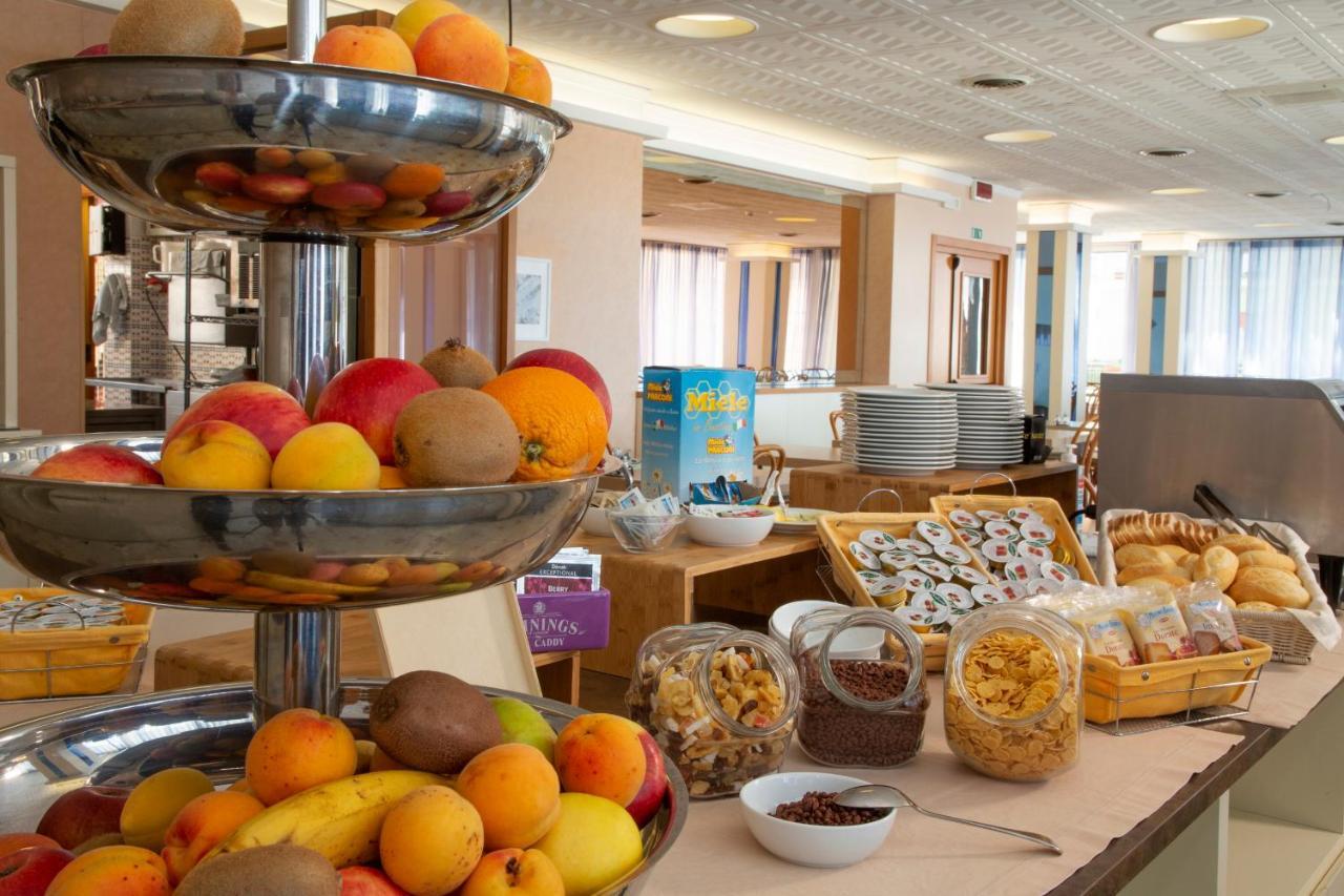 Hotel Norma Misano Adriatico Kültér fotó